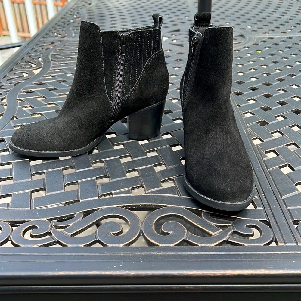 Crown vintage Black bootie women size 6